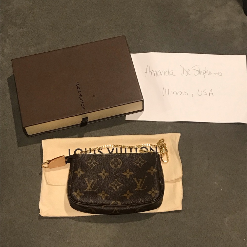 💯 Authentic Louis Vuitton Monogram Mini Pochette